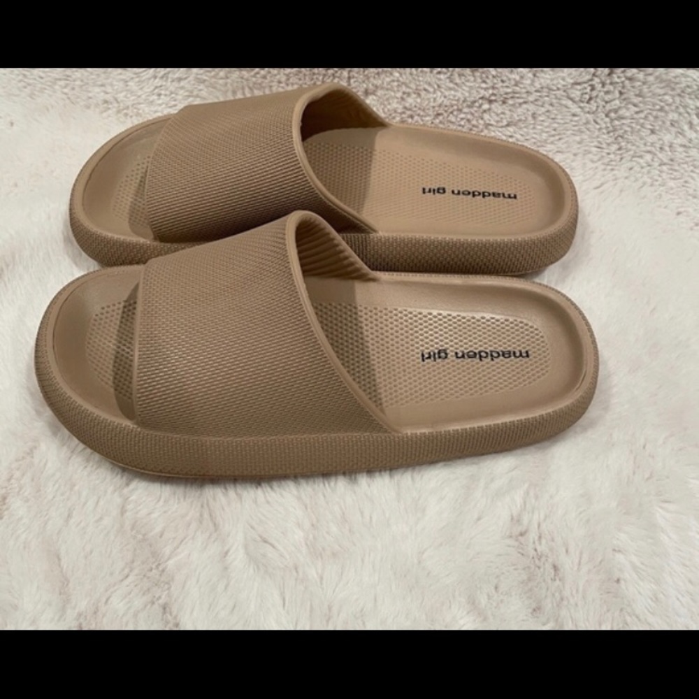 Steve Madden Scuba Slides